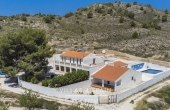 V4S1923, Villa with separate guest house and private pool 2000+m2 plot