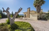 V4S1926, Villa with guest house and equestrian stables