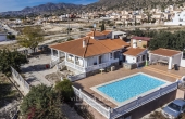 V4S2210, 3 Bedroom villa with private pool and large 2200m2 plot