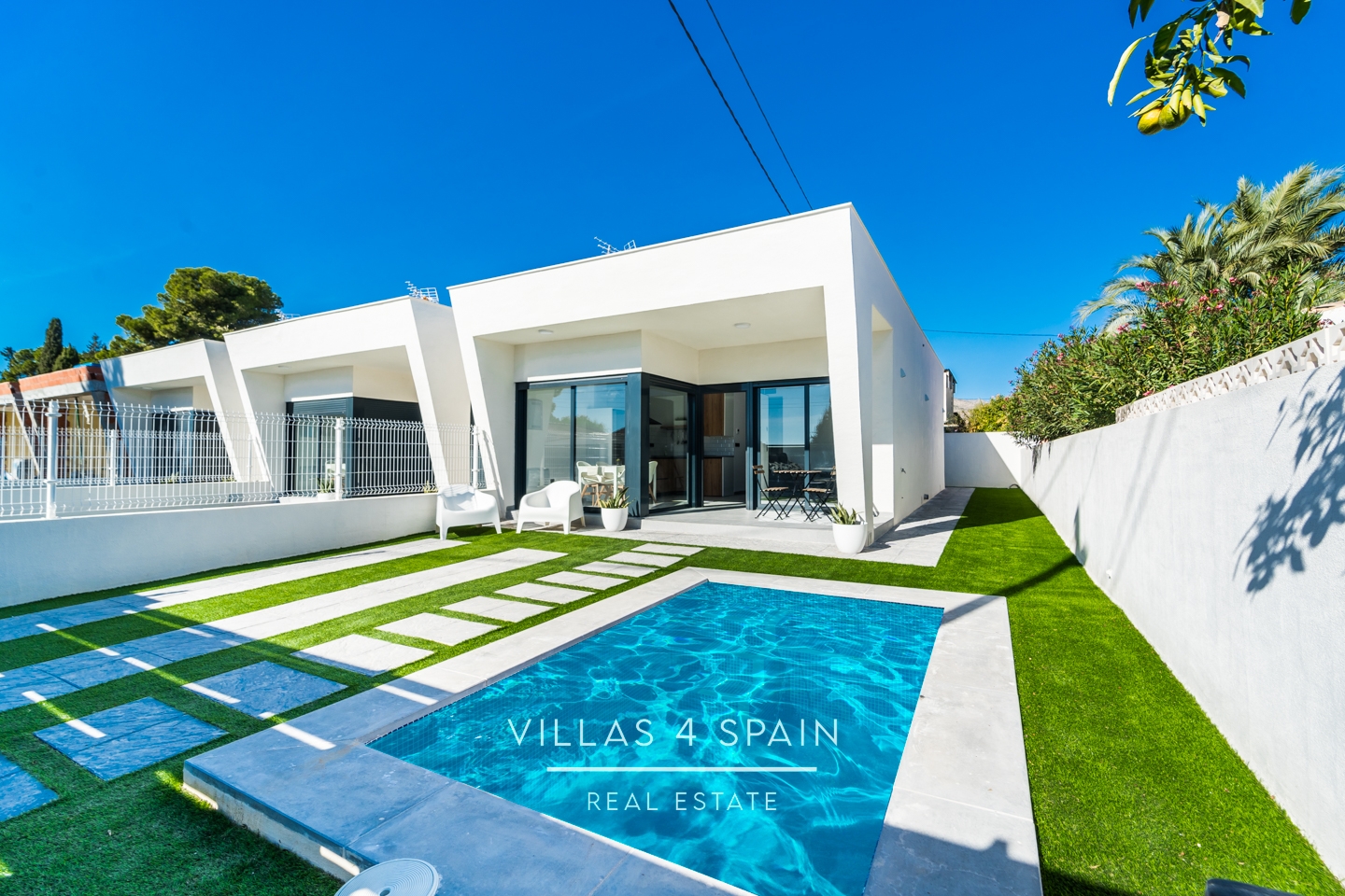 2 Bedroom 2 Bathroom New build Villa with Private Pool and parking