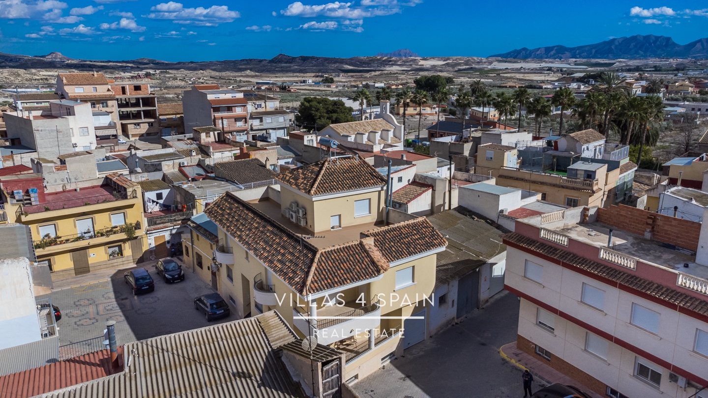 5 bedroom 3 bathroom townhouse with garage and roof terrace in fortuna