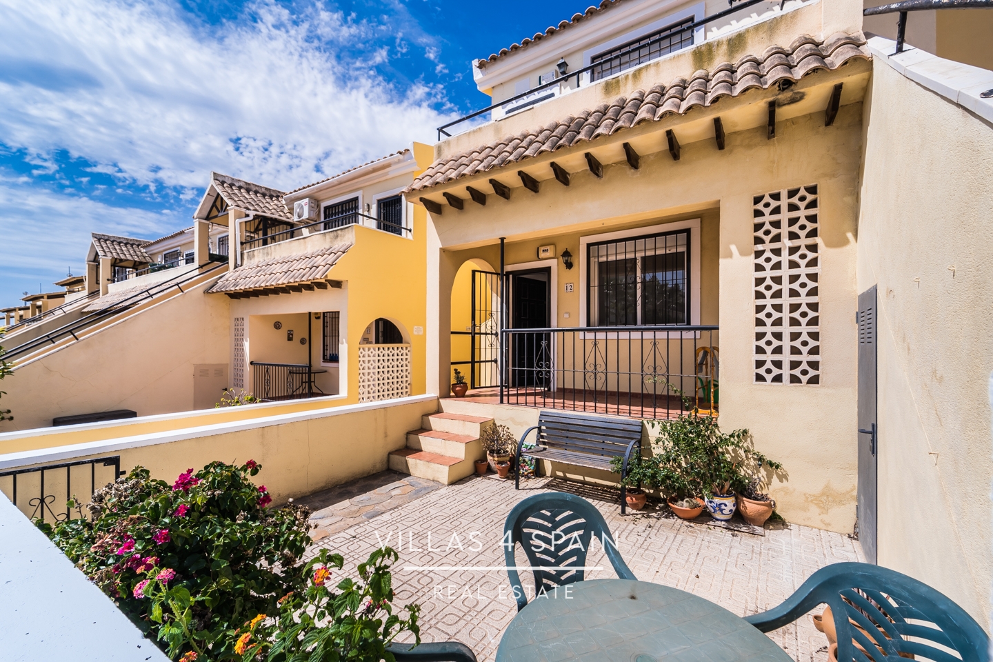 2 bedroom 1 bathroom ground floor apartment with a front and back garden with community pool located 2 min from Villamartin Plaza or 5min to the beach! 