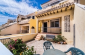 V4S2398, 2 bedroom 1 bathroom ground floor apartment with a front and back garden with community pool located 2 min from Villamartin Plaza or 5min to the beach! 