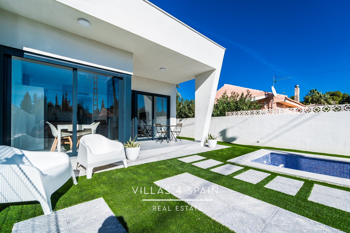 3 Bedroom 2 Bathroom Villa with Pool and Parking in Fortuna