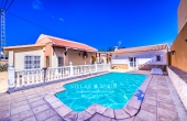 V4S2787, 2 bed 2 bath villa with private pool, separate guest house and parking