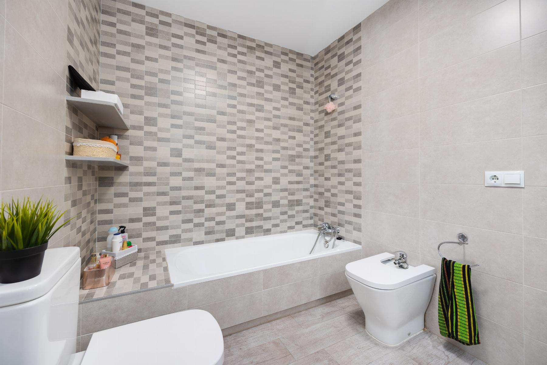 Resale - 4 Bedroom 2 Bathroom Apartamento in Torrevieja - Piscinas naturales - Alicante Resale - 4 Bedroom 2 Bathroom Apartamento in Torrevieja - Piscinas naturales - Alicante