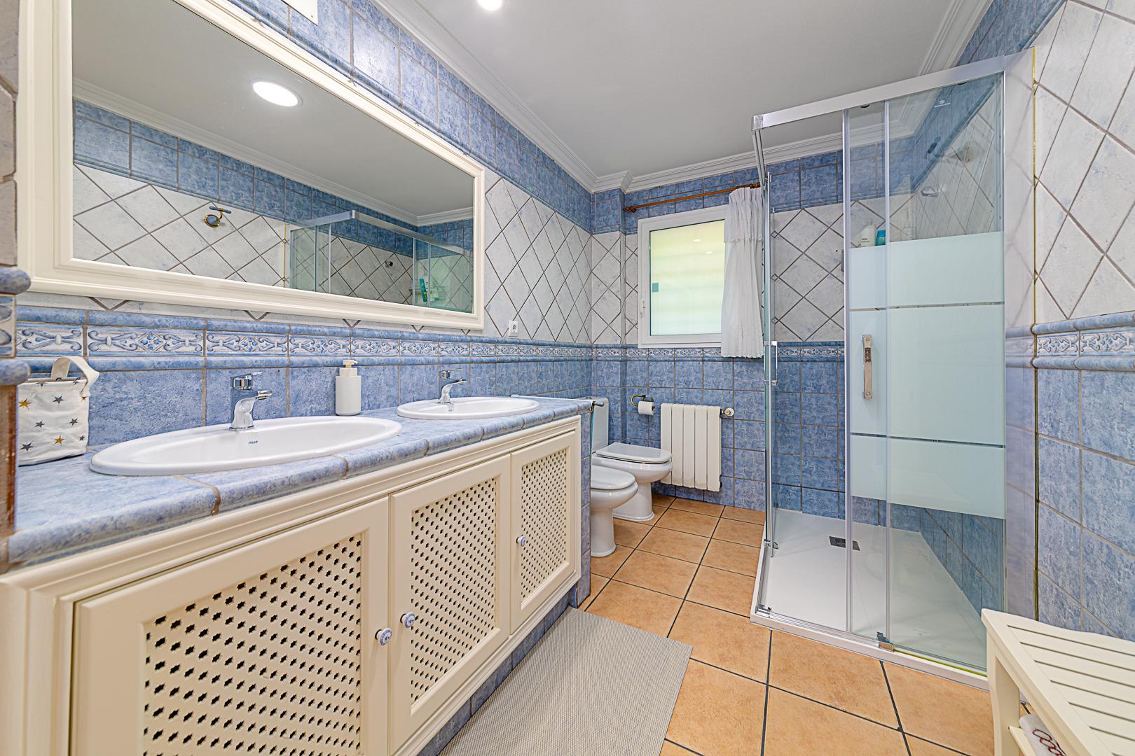 Resale - 5 Bedroom 3 Bathroom Chalet in Torrevieja - La Veleta - Alicante Resale - 5 Bedroom 3 Bathroom Chalet in Torrevieja - La Veleta - Alicante