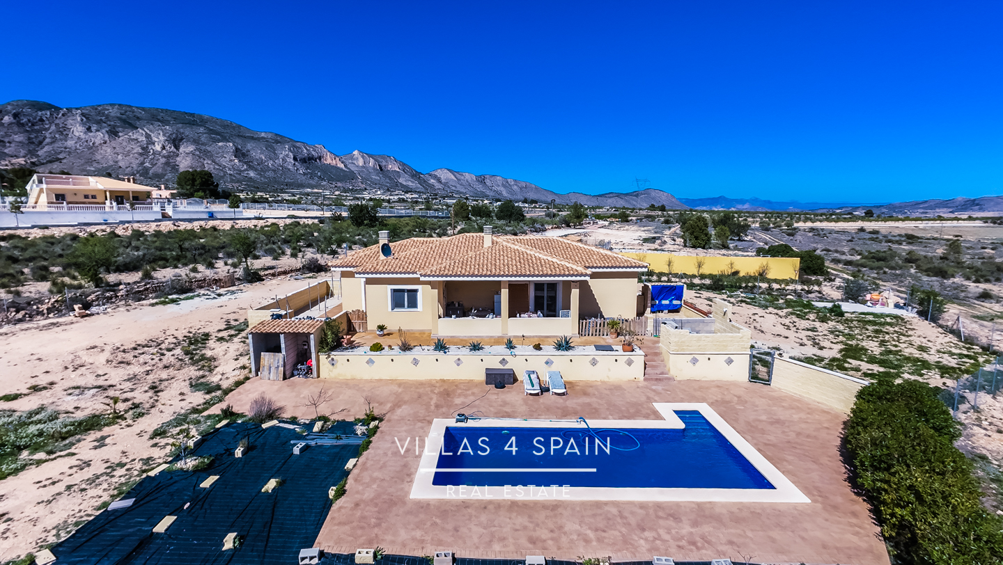 Resale - 4 Bedroom 2 Bathroom Villa with Private Pool and Large Plot in Hondon de los Frailes - Calle El Rebalso - Alicante Resale - 4 Bedroom 2 Bathroom Villa with Private Pool and Large Plot in Hondon de los Frailes - Calle El Rebalso - Alicante