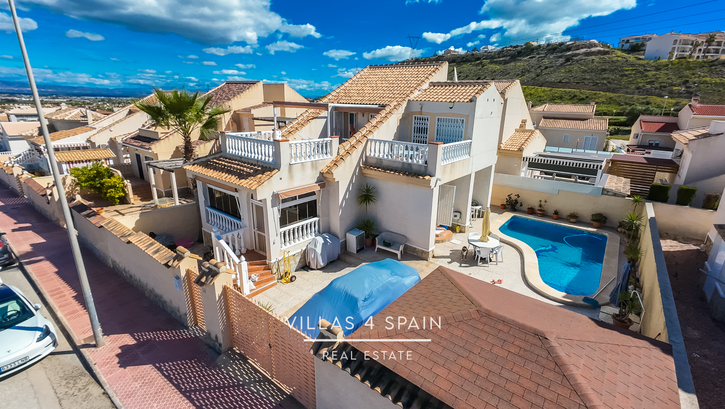 Resale - 4 Bed 2 Bath Detached Villa with Private Pool in Rojales, Ciudad Quesada - AV. Rio Tajo - Alicante Resale - 4 Bed 2 Bath Detached Villa with Private Pool in Rojales, Ciudad Quesada - AV. Rio Tajo - Alicante
