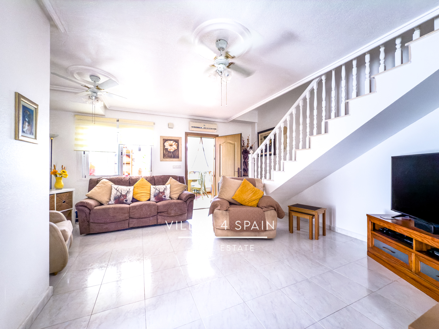 Resale - 4 Bed 2 Bath Detached Villa with Private Pool in Rojales, Ciudad Quesada - AV. Rio Tajo - Alicante Resale - 4 Bed 2 Bath Detached Villa with Private Pool in Rojales, Ciudad Quesada - AV. Rio Tajo - Alicante