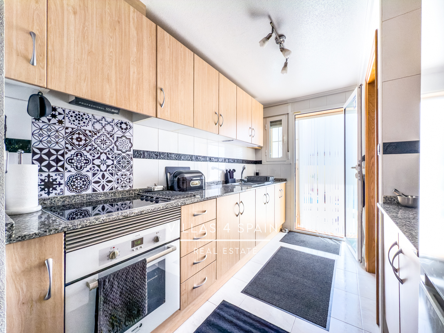 Resale - 4 Bed 2 Bath Detached Villa with Private Pool in Rojales, Ciudad Quesada - AV. Rio Tajo - Alicante Resale - 4 Bed 2 Bath Detached Villa with Private Pool in Rojales, Ciudad Quesada - AV. Rio Tajo - Alicante
