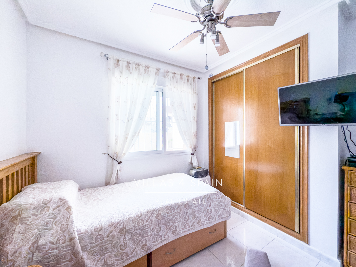 Resale - 4 Bed 2 Bath Detached Villa with Private Pool in Rojales, Ciudad Quesada - AV. Rio Tajo - Alicante Resale - 4 Bed 2 Bath Detached Villa with Private Pool in Rojales, Ciudad Quesada - AV. Rio Tajo - Alicante