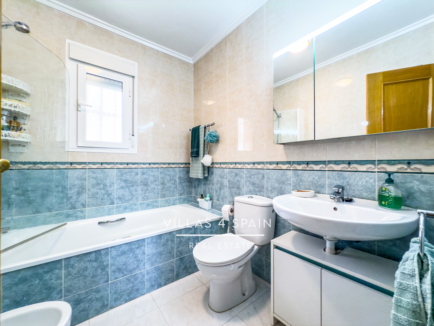 Resale - 4 Bed 2 Bath Detached Villa with Private Pool in Rojales, Ciudad Quesada - AV. Rio Tajo - Alicante Resale - 4 Bed 2 Bath Detached Villa with Private Pool in Rojales, Ciudad Quesada - AV. Rio Tajo - Alicante
