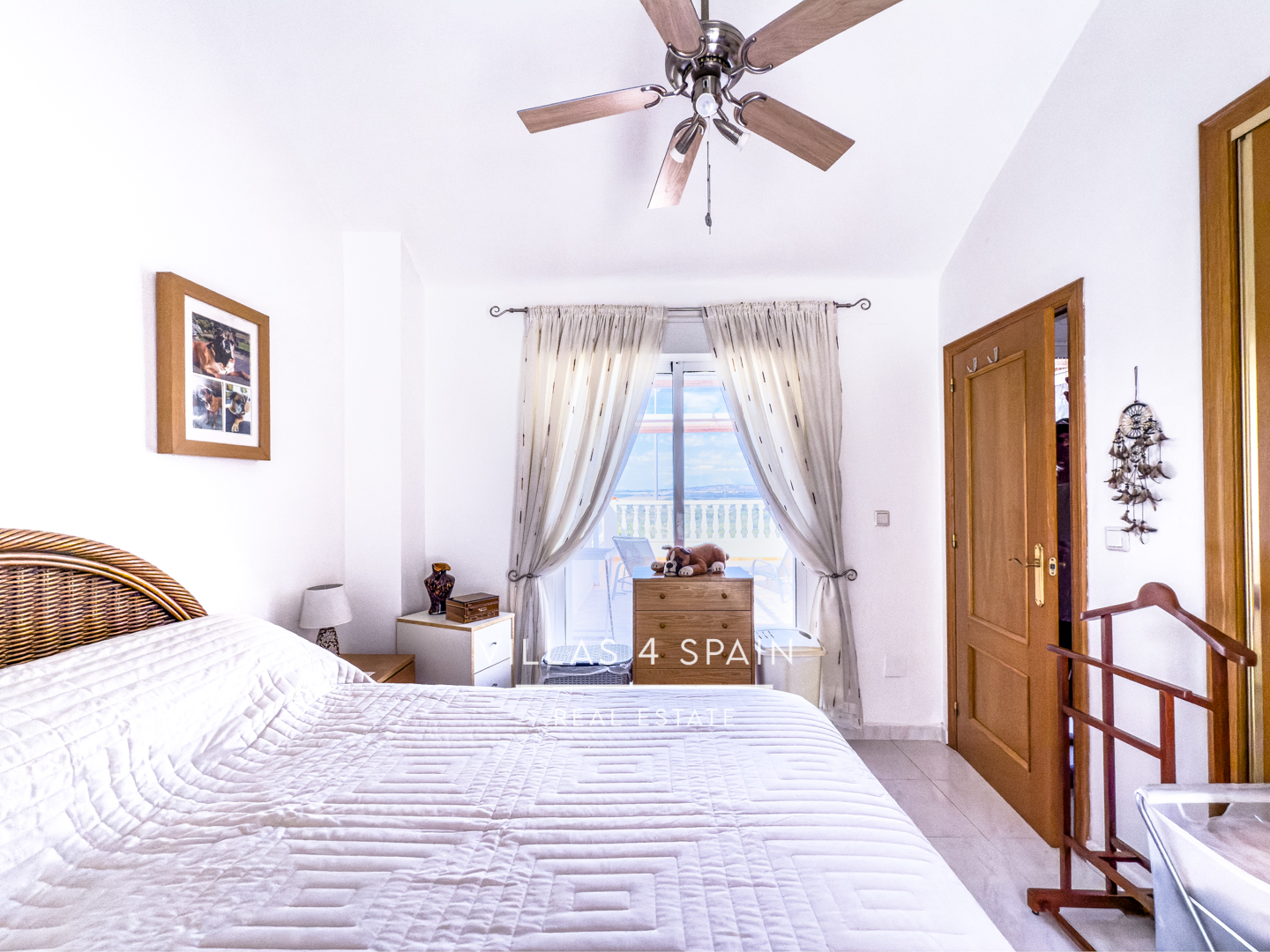 Resale - 4 Bed 2 Bath Detached Villa with Private Pool in Rojales, Ciudad Quesada - AV. Rio Tajo - Alicante Resale - 4 Bed 2 Bath Detached Villa with Private Pool in Rojales, Ciudad Quesada - AV. Rio Tajo - Alicante