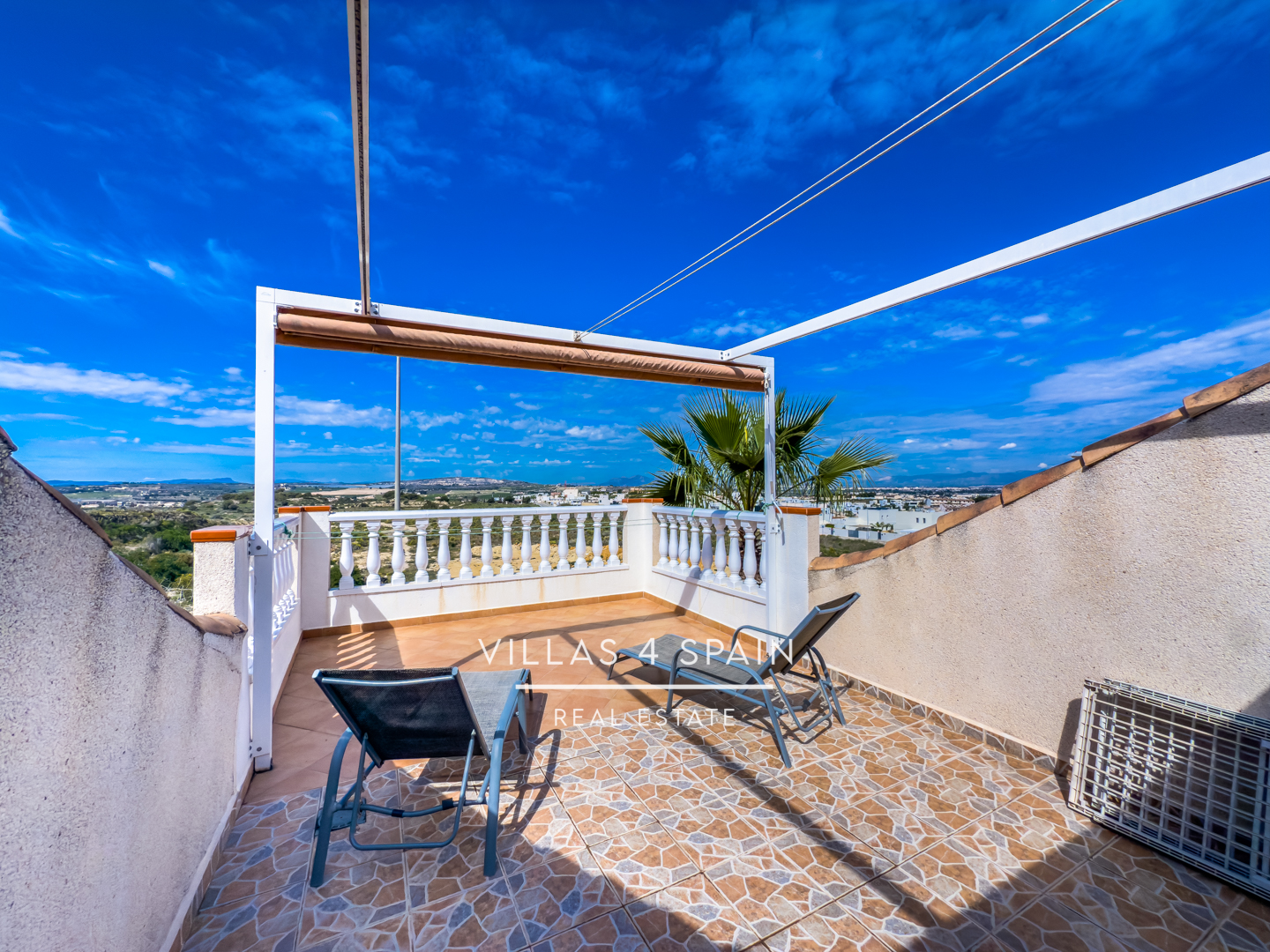 Resale - 4 Bed 2 Bath Detached Villa with Private Pool in Rojales, Ciudad Quesada - AV. Rio Tajo - Alicante Resale - 4 Bed 2 Bath Detached Villa with Private Pool in Rojales, Ciudad Quesada - AV. Rio Tajo - Alicante