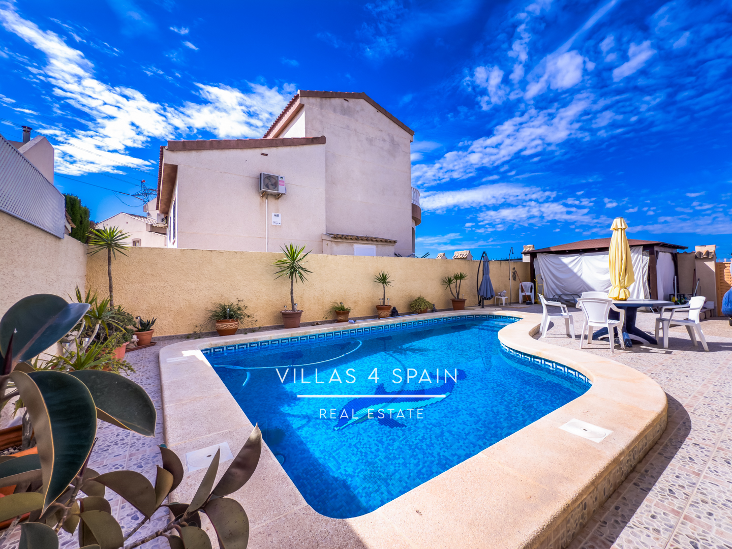 Resale - 4 Bed 2 Bath Detached Villa with Private Pool in Rojales, Ciudad Quesada - AV. Rio Tajo - Alicante Resale - 4 Bed 2 Bath Detached Villa with Private Pool in Rojales, Ciudad Quesada - AV. Rio Tajo - Alicante