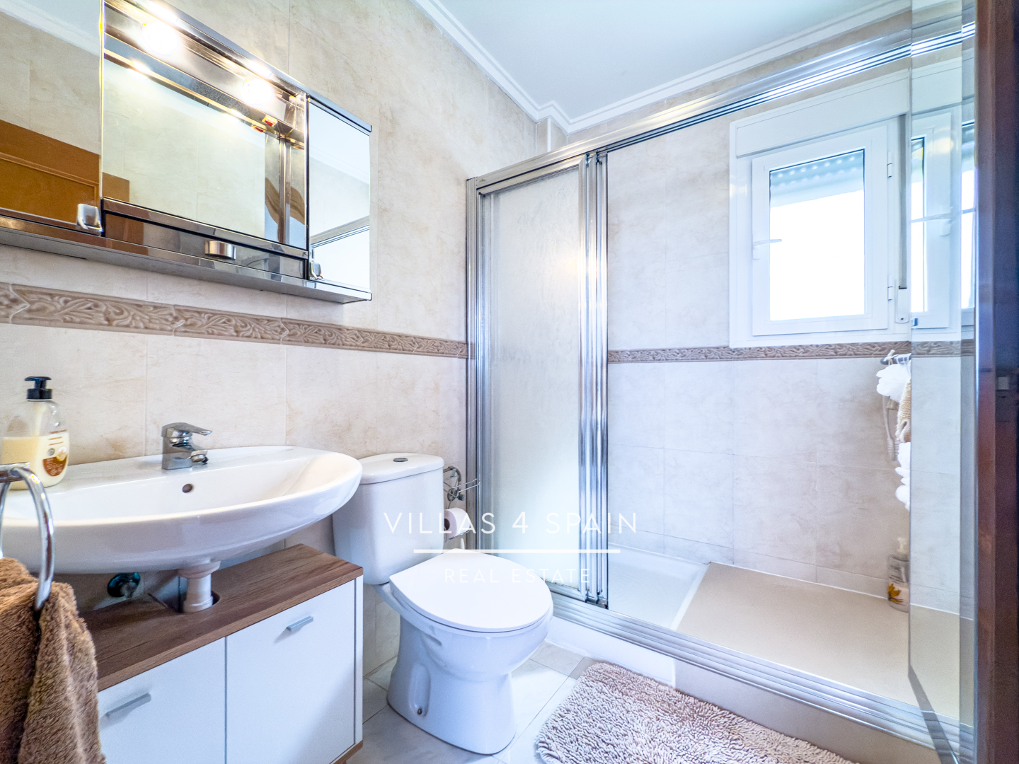 Resale - 4 Bed 2 Bath Detached Villa with Private Pool in Rojales, Ciudad Quesada - AV. Rio Tajo - Alicante Resale - 4 Bed 2 Bath Detached Villa with Private Pool in Rojales, Ciudad Quesada - AV. Rio Tajo - Alicante