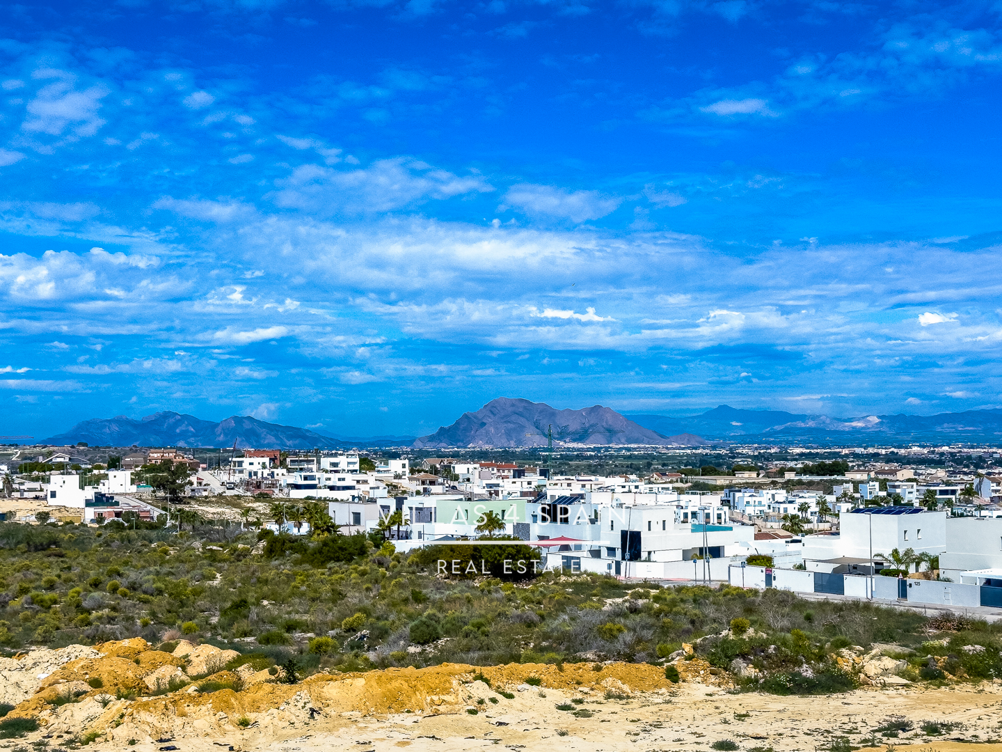 Resale - 4 Bed 2 Bath Detached Villa with Private Pool in Rojales, Ciudad Quesada - AV. Rio Tajo - Alicante Resale - 4 Bed 2 Bath Detached Villa with Private Pool in Rojales, Ciudad Quesada - AV. Rio Tajo - Alicante