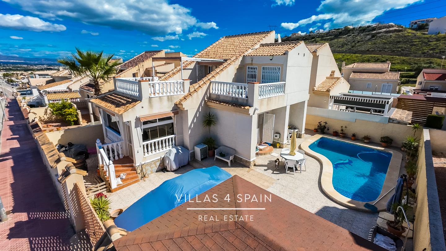 Resale - 4 Bed 2 Bath Detached Villa with Private Pool in Rojales, Ciudad Quesada - AV. Rio Tajo - Alicante Resale - 4 Bed 2 Bath Detached Villa with Private Pool in Rojales, Ciudad Quesada - AV. Rio Tajo - Alicante