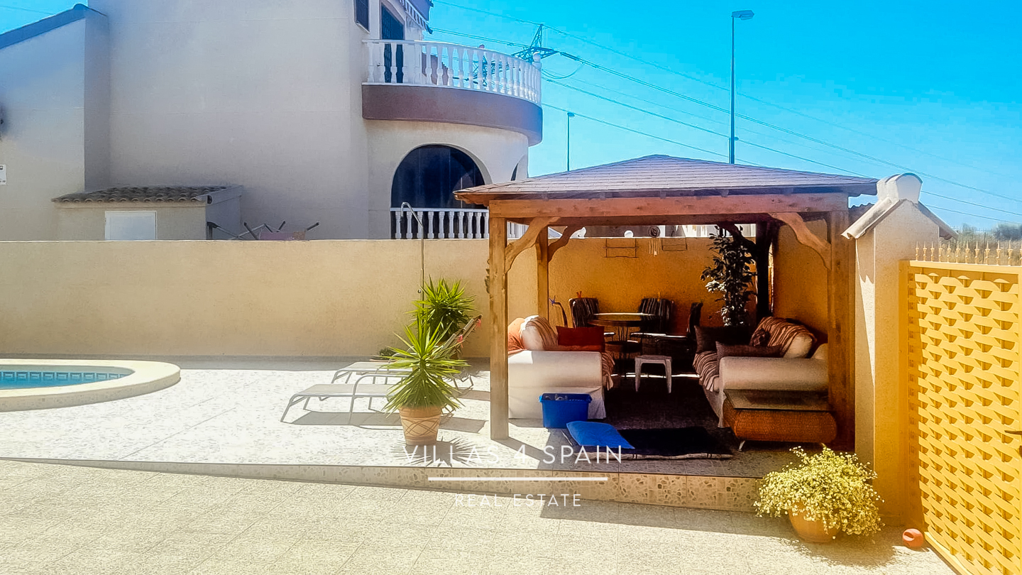Resale - 4 Bed 2 Bath Detached Villa with Private Pool in Rojales, Ciudad Quesada - AV. Rio Tajo - Alicante Resale - 4 Bed 2 Bath Detached Villa with Private Pool in Rojales, Ciudad Quesada - AV. Rio Tajo - Alicante