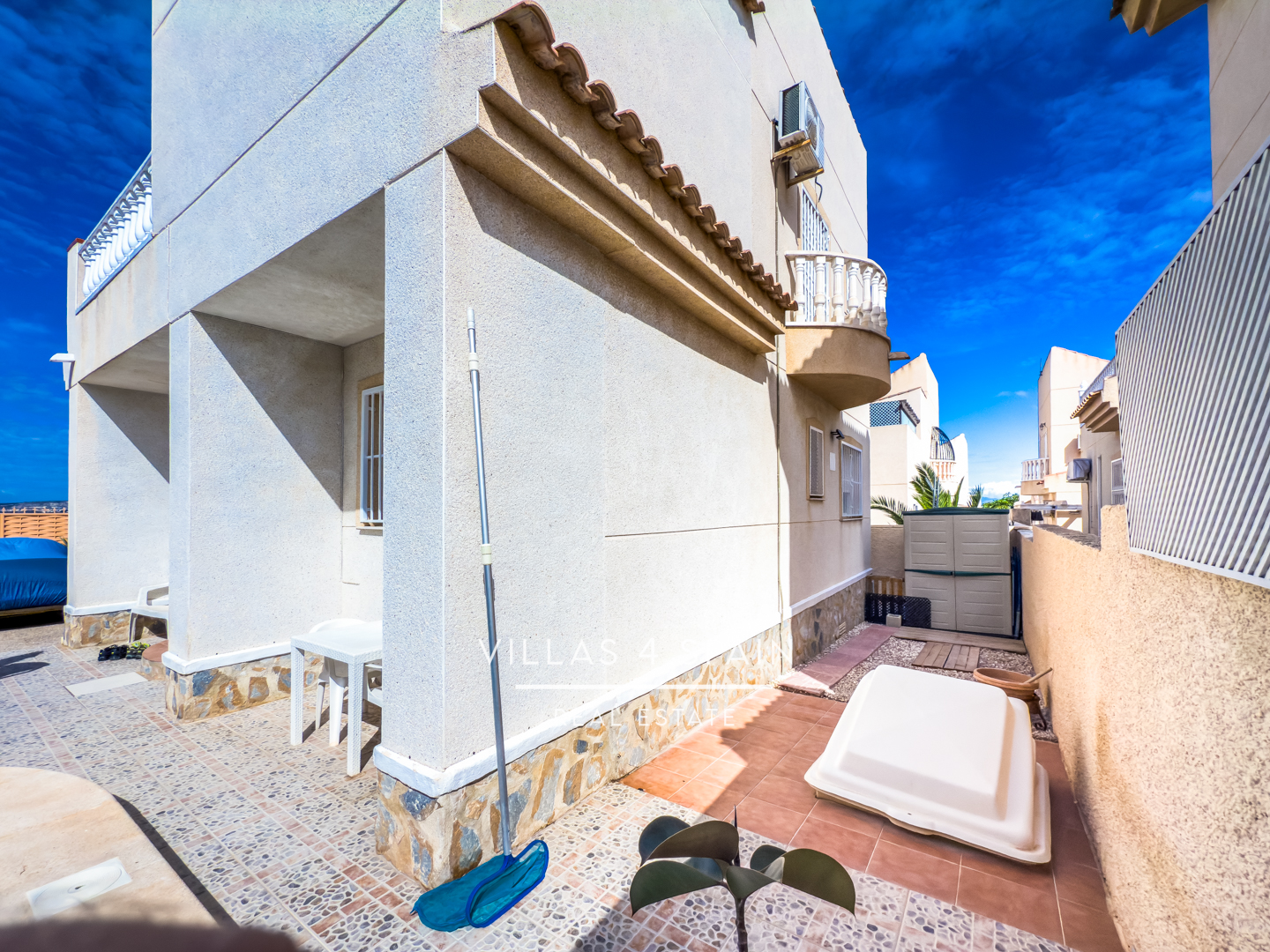Resale - 4 Bed 2 Bath Detached Villa with Private Pool in Rojales, Ciudad Quesada - AV. Rio Tajo - Alicante Resale - 4 Bed 2 Bath Detached Villa with Private Pool in Rojales, Ciudad Quesada - AV. Rio Tajo - Alicante