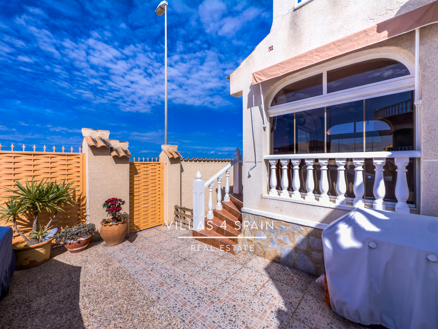Resale - 4 Bed 2 Bath Detached Villa with Private Pool in Rojales, Ciudad Quesada - AV. Rio Tajo - Alicante Resale - 4 Bed 2 Bath Detached Villa with Private Pool in Rojales, Ciudad Quesada - AV. Rio Tajo - Alicante