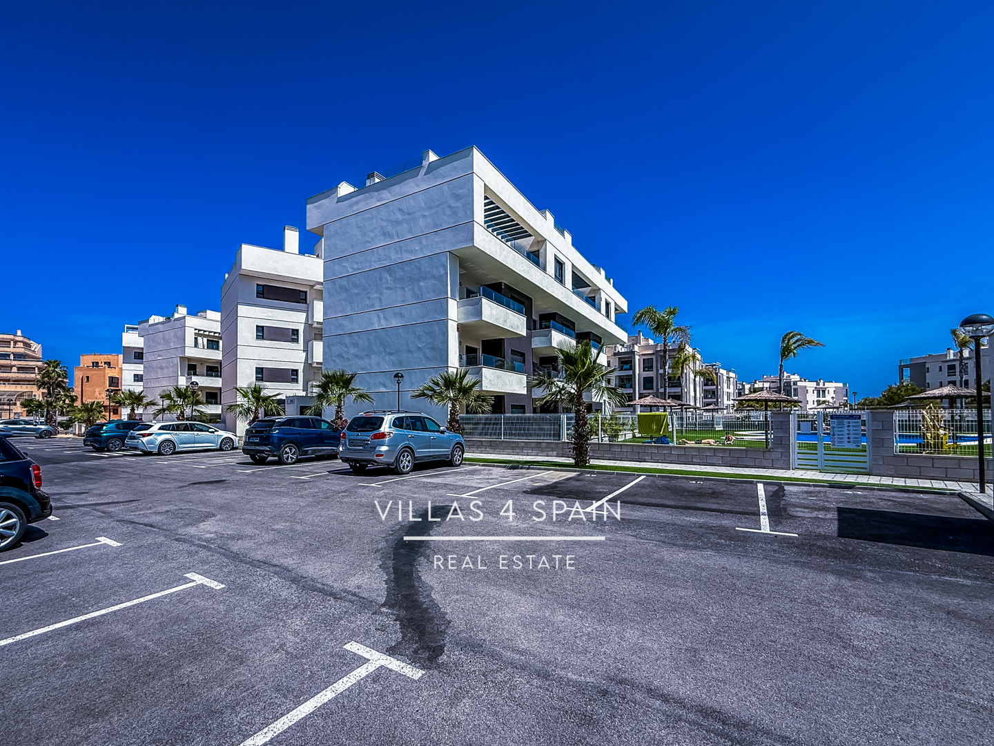 Resale - 2 Bed 2 Bath Groundfloor Apartment with front garden in Villamartin - C. Gigantes y Cabezudos - Alicante Resale - 2 Bed 2 Bath Groundfloor Apartment with front garden in Villamartin - C. Gigantes y Cabezudos - Alicante