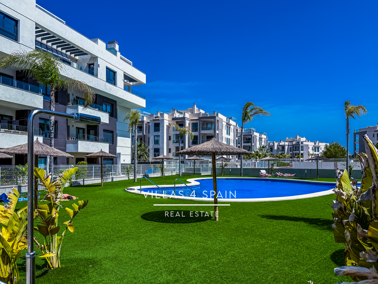 Resale - 2 Bed 2 Bath Groundfloor Apartment with front garden in Villamartin - C. Gigantes y Cabezudos - Alicante Resale - 2 Bed 2 Bath Groundfloor Apartment with front garden in Villamartin - C. Gigantes y Cabezudos - Alicante