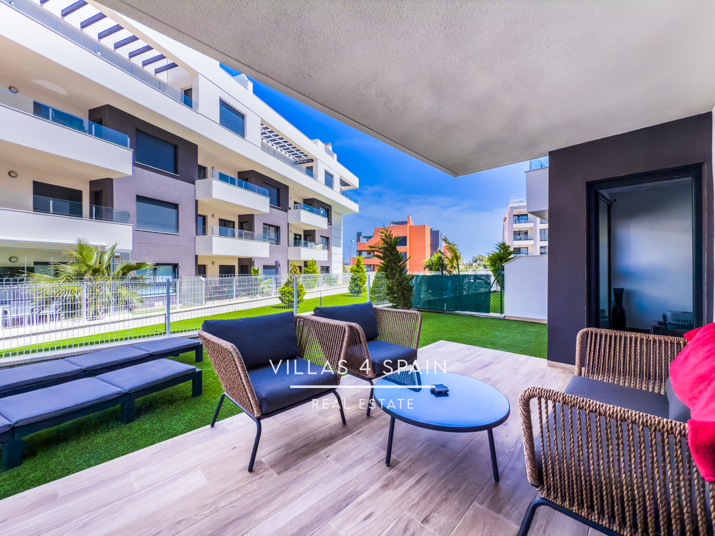 Resale - 2 Bed 2 Bath Groundfloor Apartment with front garden in Villamartin - C. Gigantes y Cabezudos - Alicante Resale - 2 Bed 2 Bath Groundfloor Apartment with front garden in Villamartin - C. Gigantes y Cabezudos - Alicante