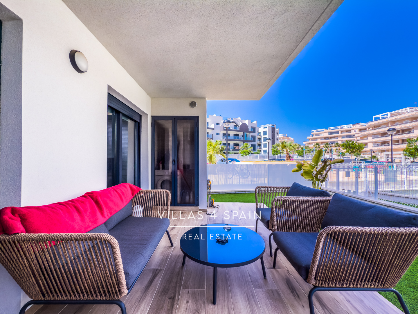 Resale - 2 Bed 2 Bath Groundfloor Apartment with front garden in Villamartin - C. Gigantes y Cabezudos - Alicante Resale - 2 Bed 2 Bath Groundfloor Apartment with front garden in Villamartin - C. Gigantes y Cabezudos - Alicante