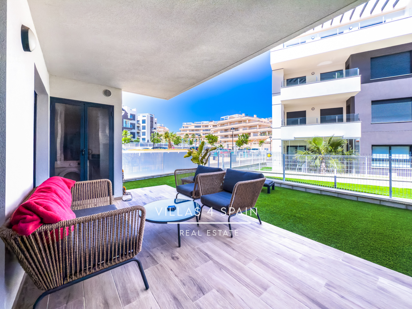 Resale - 2 Bed 2 Bath Groundfloor Apartment with front garden in Villamartin - C. Gigantes y Cabezudos - Alicante Resale - 2 Bed 2 Bath Groundfloor Apartment with front garden in Villamartin - C. Gigantes y Cabezudos - Alicante
