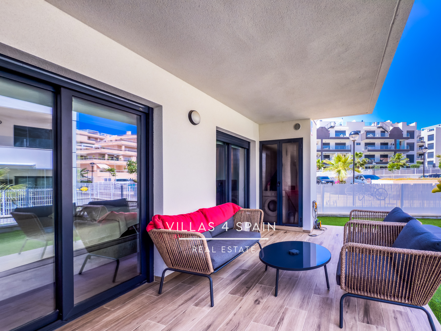 Resale - 2 Bed 2 Bath Groundfloor Apartment with front garden in Villamartin - C. Gigantes y Cabezudos - Alicante Resale - 2 Bed 2 Bath Groundfloor Apartment with front garden in Villamartin - C. Gigantes y Cabezudos - Alicante