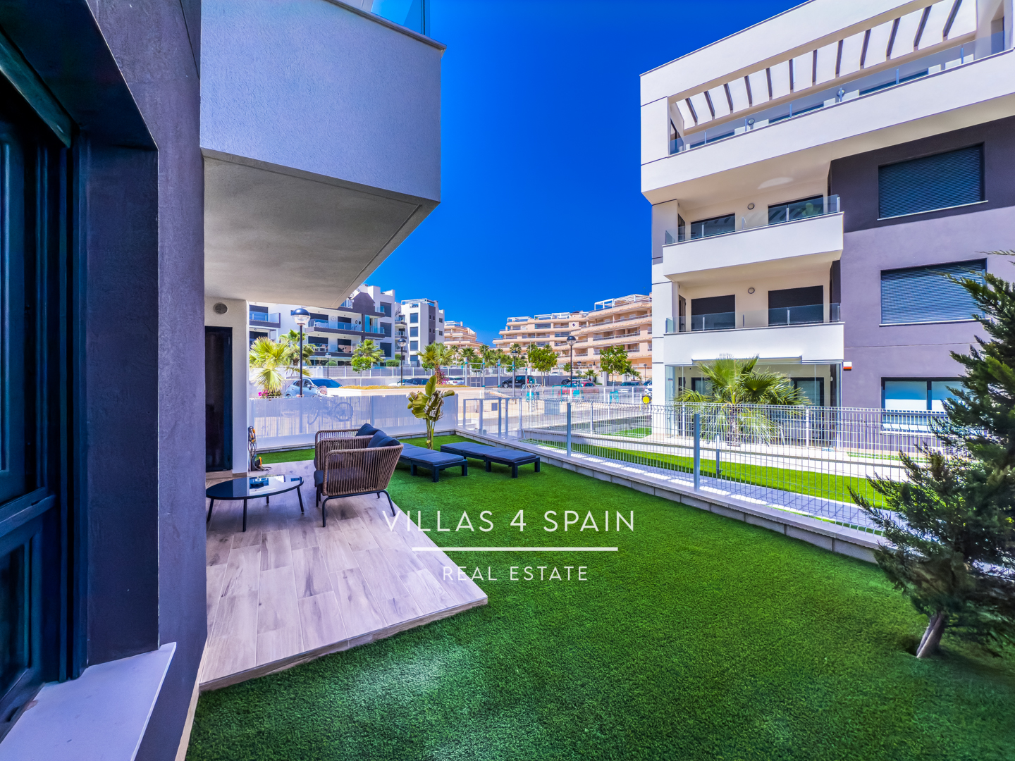 Resale - 2 Bed 2 Bath Groundfloor Apartment with front garden in Villamartin - C. Gigantes y Cabezudos - Alicante Resale - 2 Bed 2 Bath Groundfloor Apartment with front garden in Villamartin - C. Gigantes y Cabezudos - Alicante