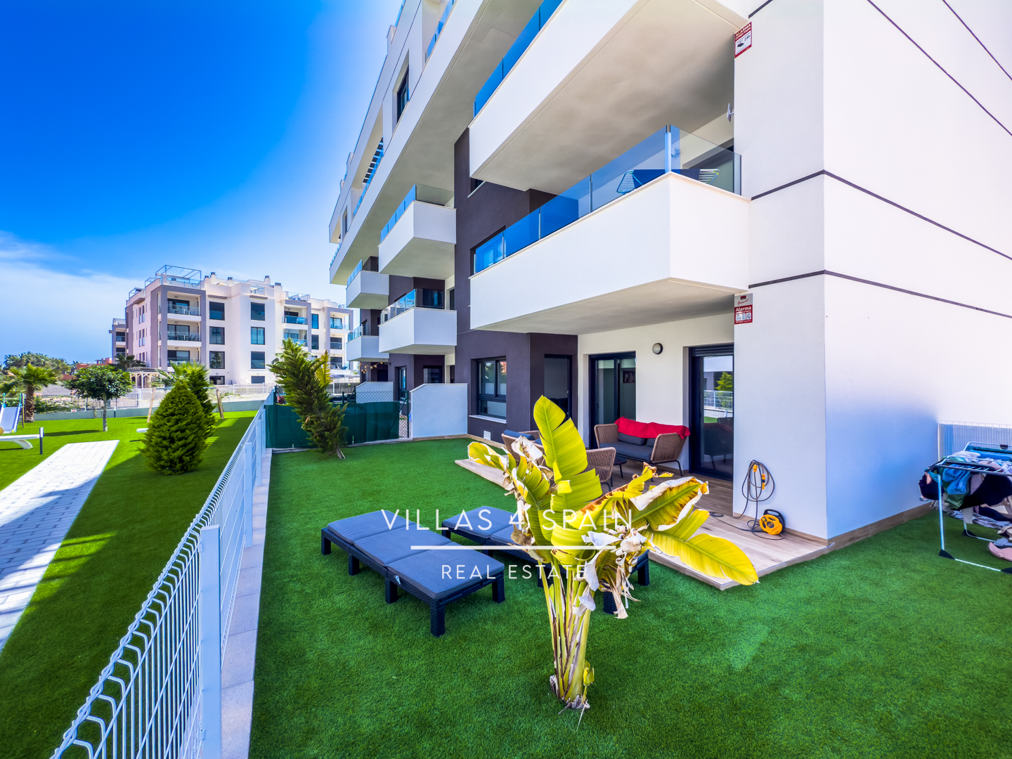 Resale - 2 Bed 2 Bath Groundfloor Apartment with front garden in Villamartin - C. Gigantes y Cabezudos - Alicante Resale - 2 Bed 2 Bath Groundfloor Apartment with front garden in Villamartin - C. Gigantes y Cabezudos - Alicante