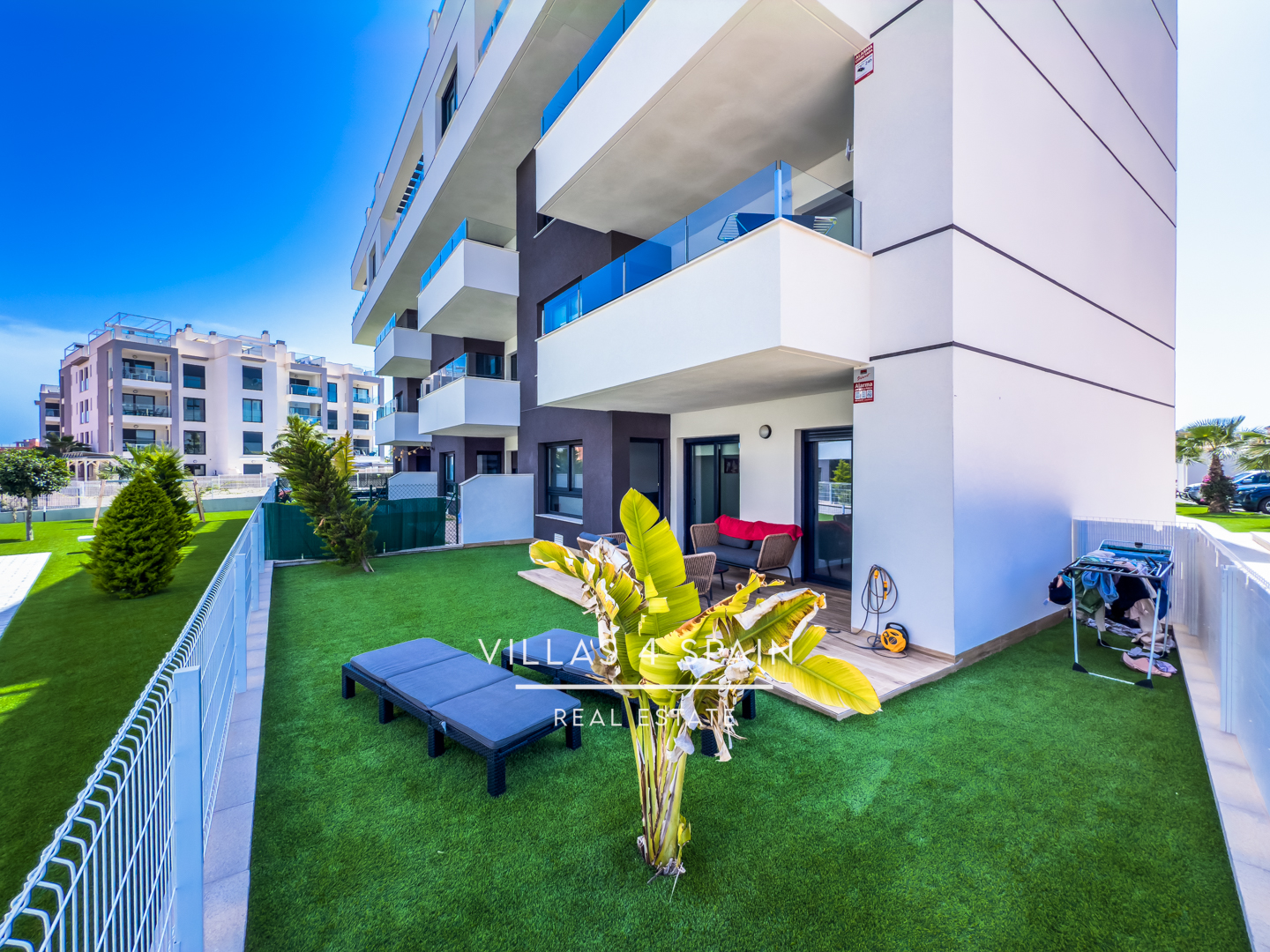 Resale - 2 Bed 2 Bath Groundfloor Apartment with front garden in Villamartin - C. Gigantes y Cabezudos - Alicante Resale - 2 Bed 2 Bath Groundfloor Apartment with front garden in Villamartin - C. Gigantes y Cabezudos - Alicante