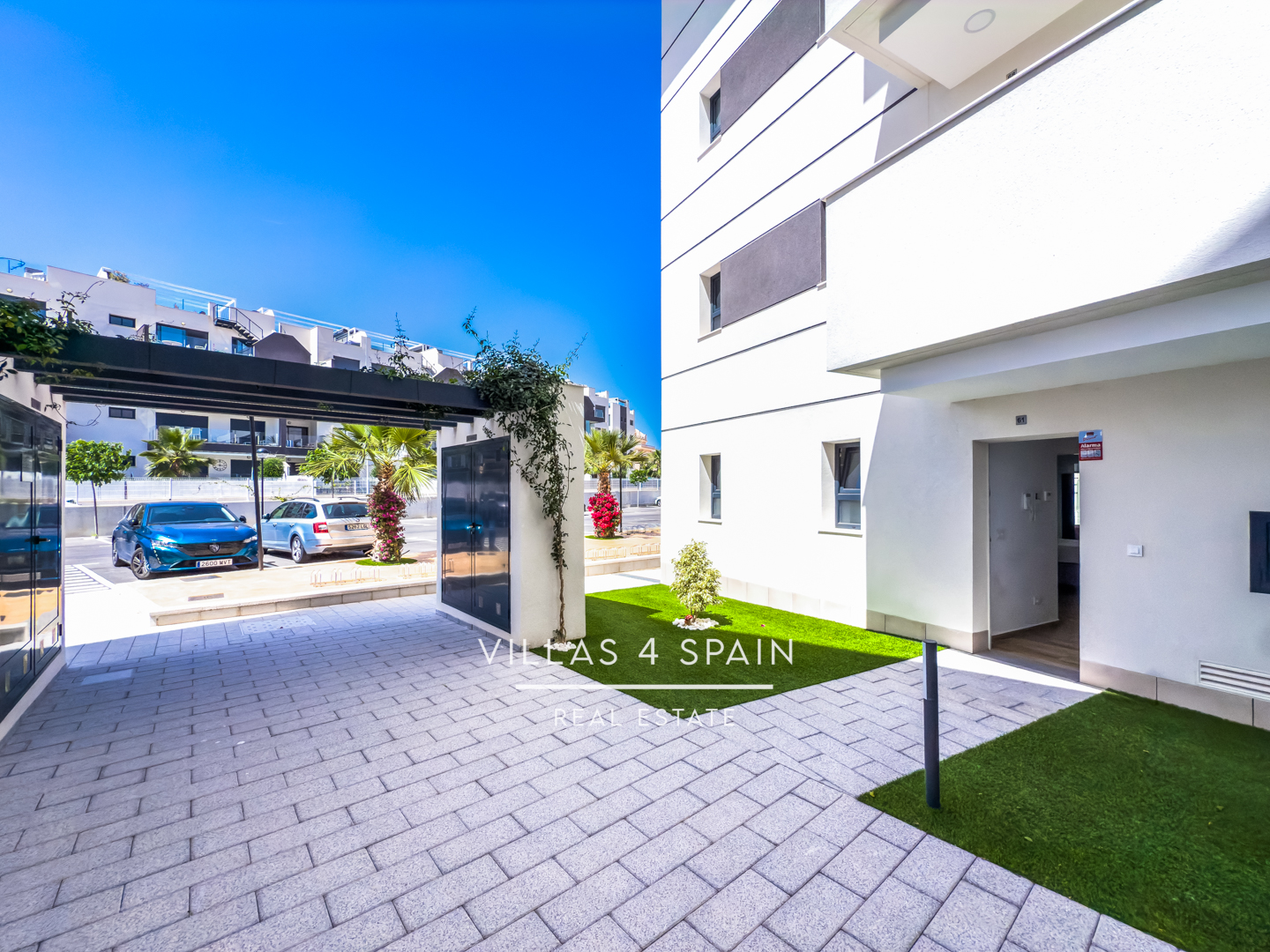 Resale - 2 Bed 2 Bath Groundfloor Apartment with front garden in Villamartin - C. Gigantes y Cabezudos - Alicante Resale - 2 Bed 2 Bath Groundfloor Apartment with front garden in Villamartin - C. Gigantes y Cabezudos - Alicante