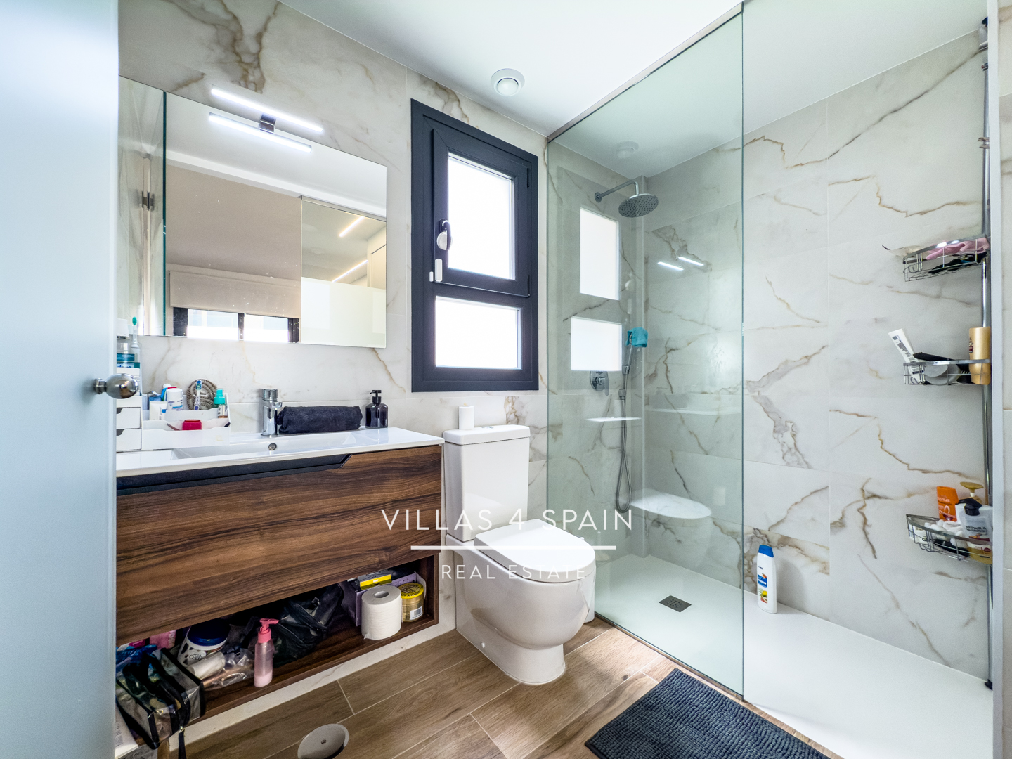 Resale - 2 Bed 2 Bath Groundfloor Apartment with front garden in Villamartin - C. Gigantes y Cabezudos - Alicante Resale - 2 Bed 2 Bath Groundfloor Apartment with front garden in Villamartin - C. Gigantes y Cabezudos - Alicante