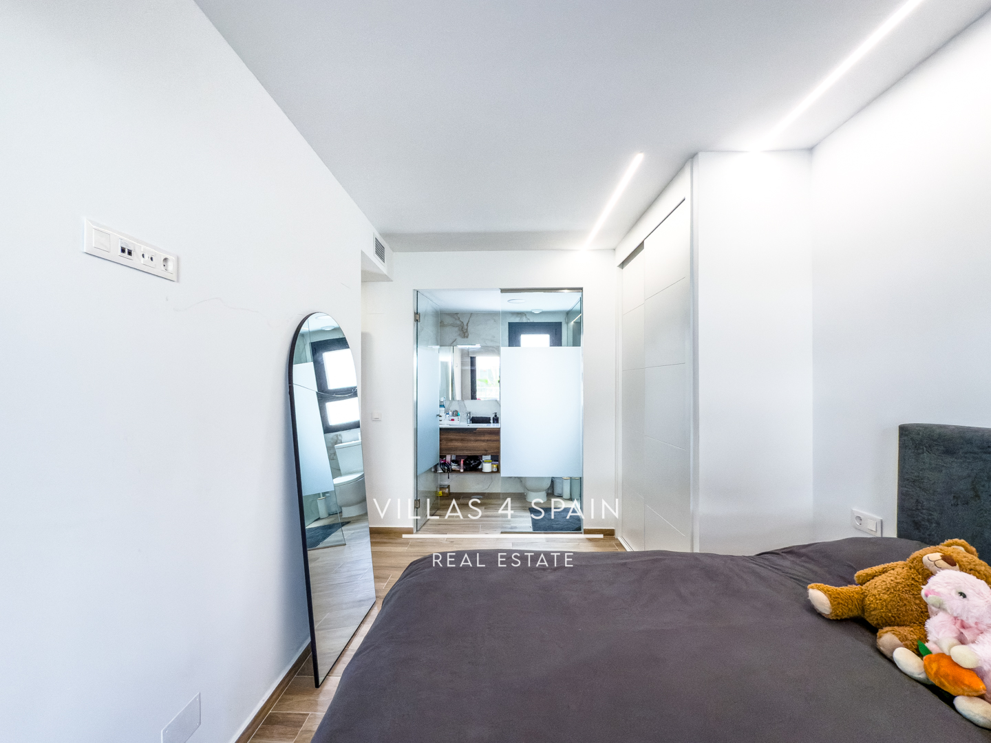 Resale - 2 Bed 2 Bath Groundfloor Apartment with front garden in Villamartin - C. Gigantes y Cabezudos - Alicante Resale - 2 Bed 2 Bath Groundfloor Apartment with front garden in Villamartin - C. Gigantes y Cabezudos - Alicante