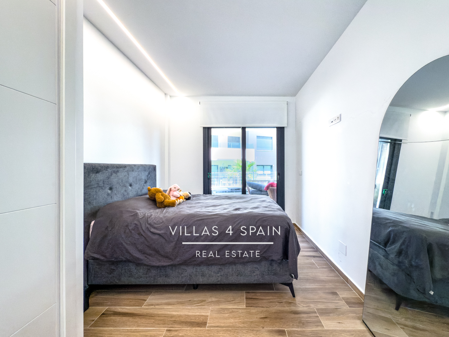 Resale - 2 Bed 2 Bath Groundfloor Apartment with front garden in Villamartin - C. Gigantes y Cabezudos - Alicante Resale - 2 Bed 2 Bath Groundfloor Apartment with front garden in Villamartin - C. Gigantes y Cabezudos - Alicante