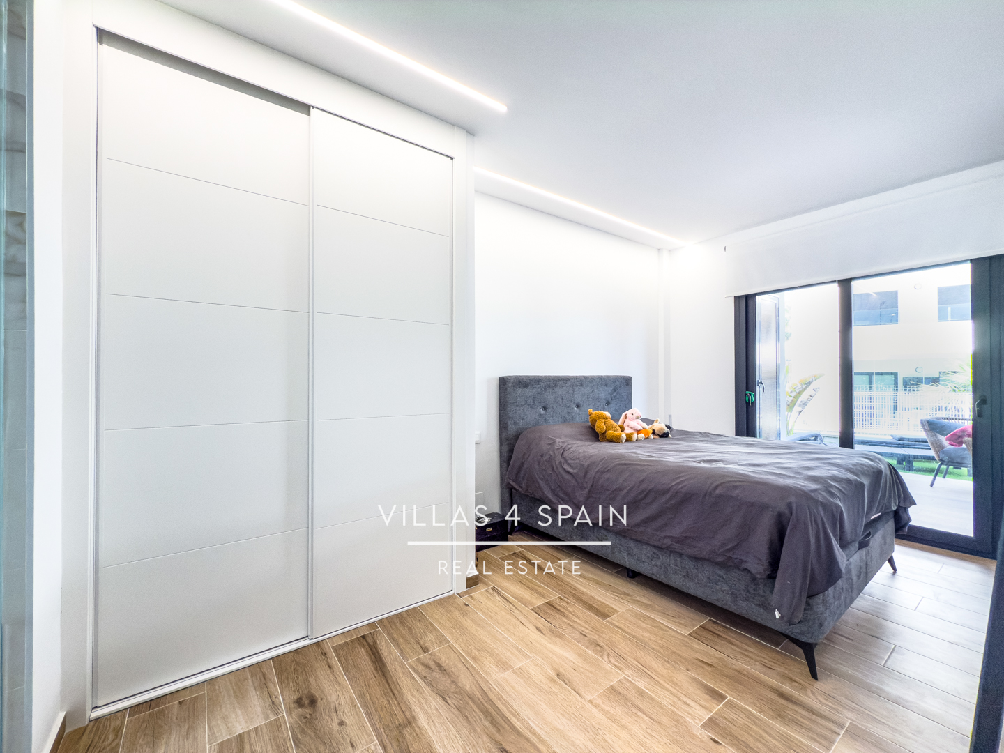 Resale - 2 Bed 2 Bath Groundfloor Apartment with front garden in Villamartin - C. Gigantes y Cabezudos - Alicante Resale - 2 Bed 2 Bath Groundfloor Apartment with front garden in Villamartin - C. Gigantes y Cabezudos - Alicante