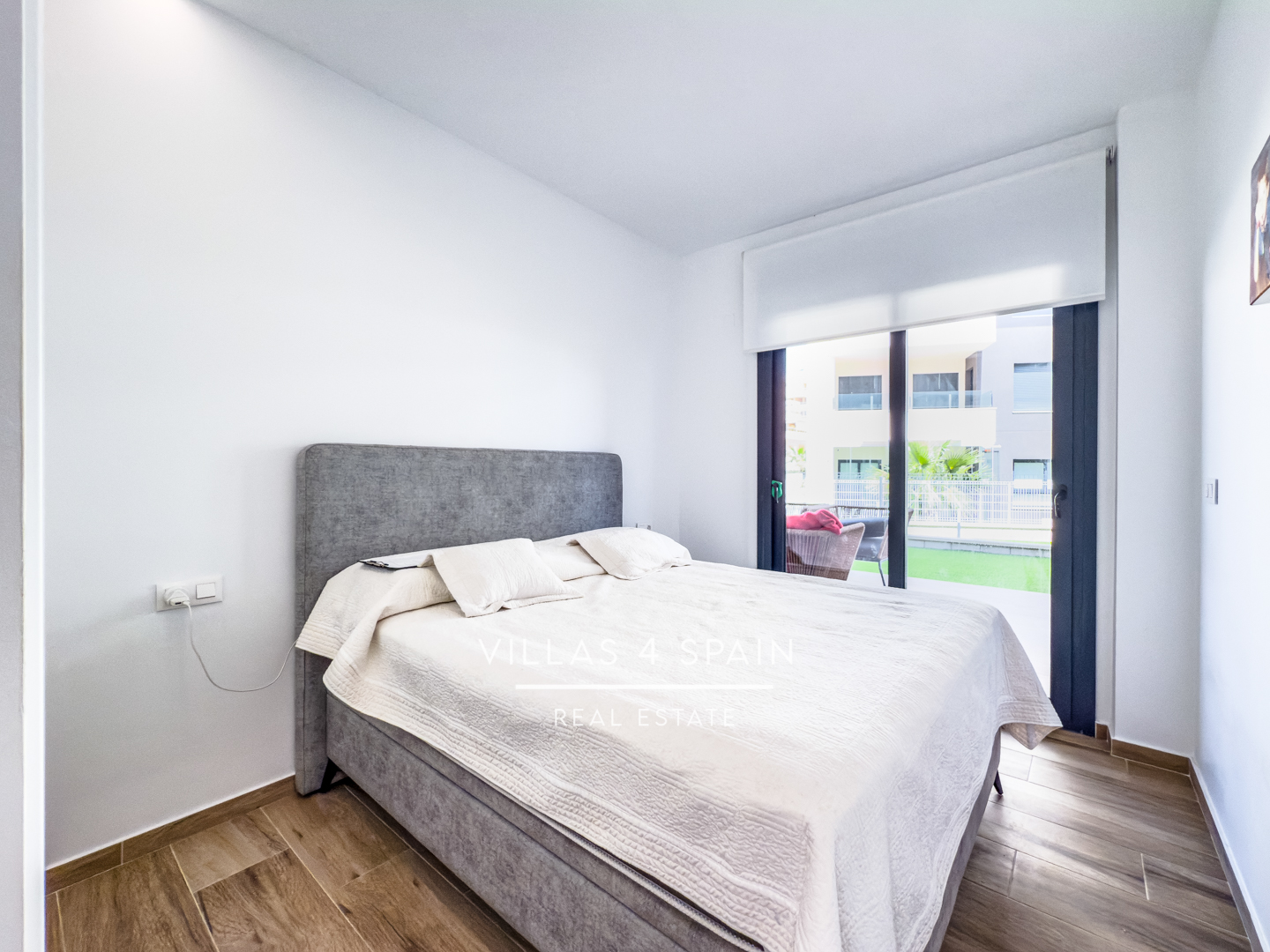 Resale - 2 Bed 2 Bath Groundfloor Apartment with front garden in Villamartin - C. Gigantes y Cabezudos - Alicante Resale - 2 Bed 2 Bath Groundfloor Apartment with front garden in Villamartin - C. Gigantes y Cabezudos - Alicante
