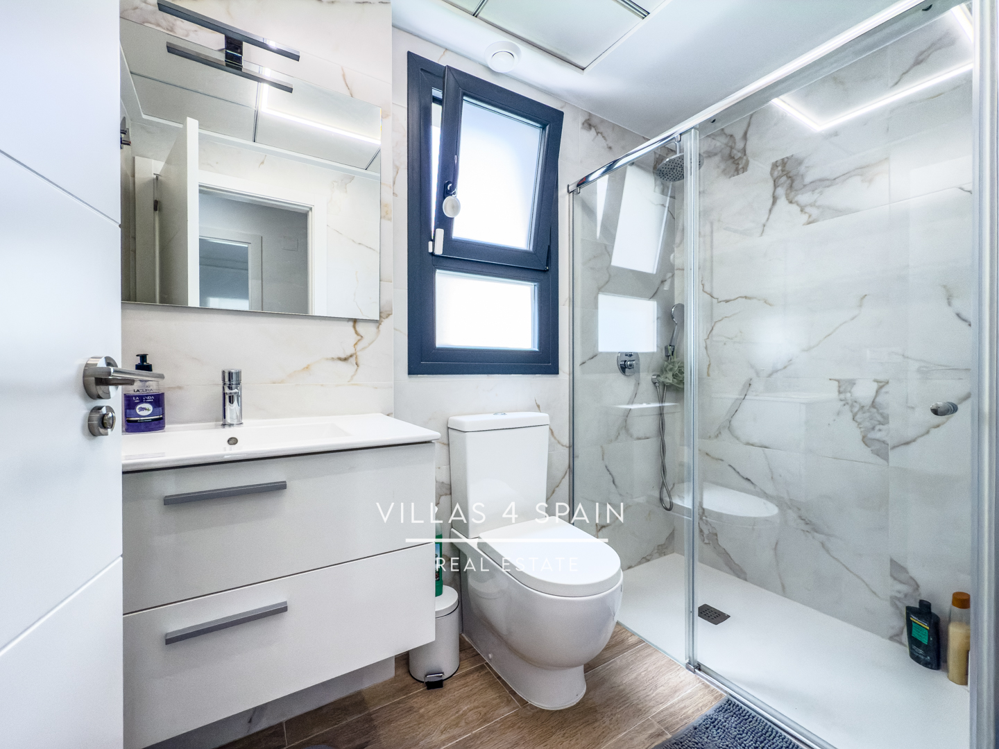 Resale - 2 Bed 2 Bath Groundfloor Apartment with front garden in Villamartin - C. Gigantes y Cabezudos - Alicante Resale - 2 Bed 2 Bath Groundfloor Apartment with front garden in Villamartin - C. Gigantes y Cabezudos - Alicante
