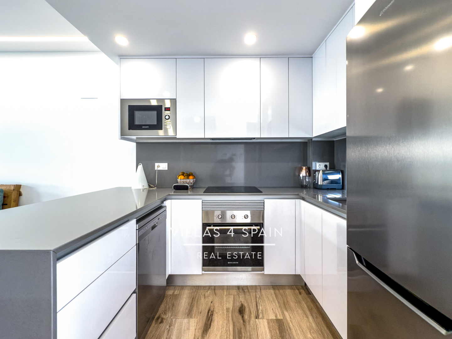Resale - 2 Bed 2 Bath Groundfloor Apartment with front garden in Villamartin - C. Gigantes y Cabezudos - Alicante Resale - 2 Bed 2 Bath Groundfloor Apartment with front garden in Villamartin - C. Gigantes y Cabezudos - Alicante