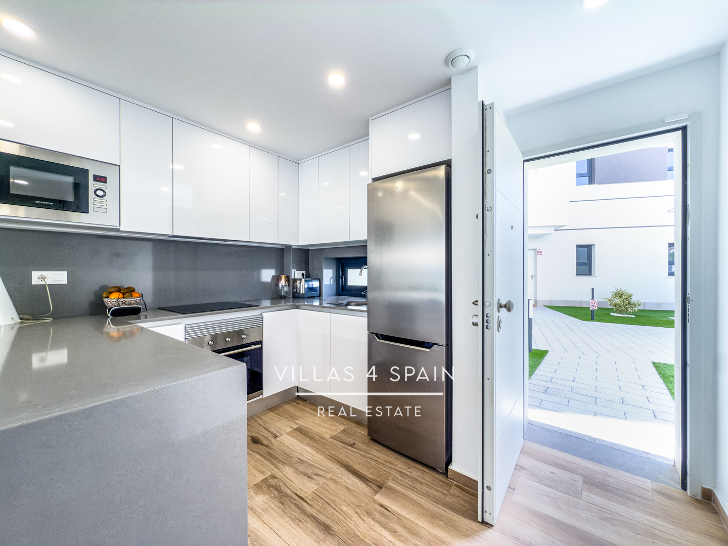 Resale - 2 Bed 2 Bath Groundfloor Apartment with front garden in Villamartin - C. Gigantes y Cabezudos - Alicante Resale - 2 Bed 2 Bath Groundfloor Apartment with front garden in Villamartin - C. Gigantes y Cabezudos - Alicante