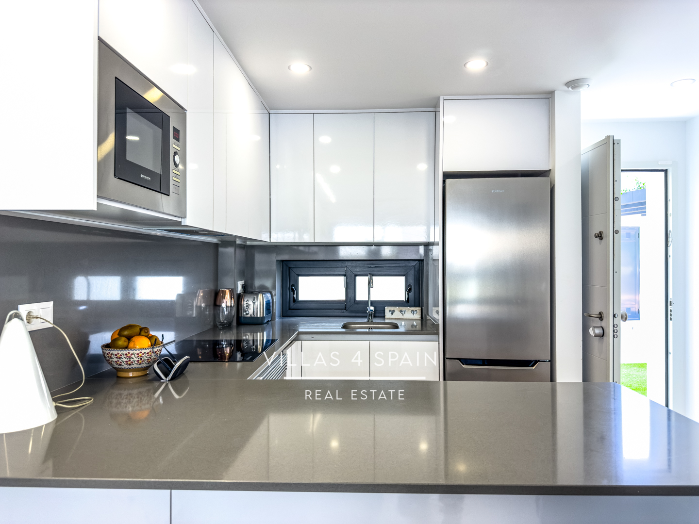 Resale - 2 Bed 2 Bath Groundfloor Apartment with front garden in Villamartin - C. Gigantes y Cabezudos - Alicante Resale - 2 Bed 2 Bath Groundfloor Apartment with front garden in Villamartin - C. Gigantes y Cabezudos - Alicante
