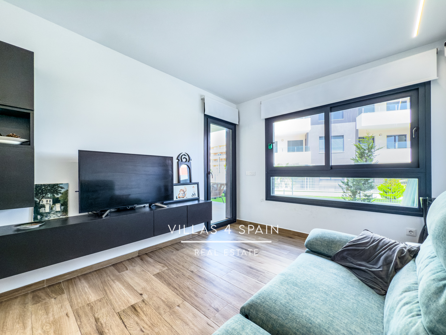 Resale - 2 Bed 2 Bath Groundfloor Apartment with front garden in Villamartin - C. Gigantes y Cabezudos - Alicante Resale - 2 Bed 2 Bath Groundfloor Apartment with front garden in Villamartin - C. Gigantes y Cabezudos - Alicante