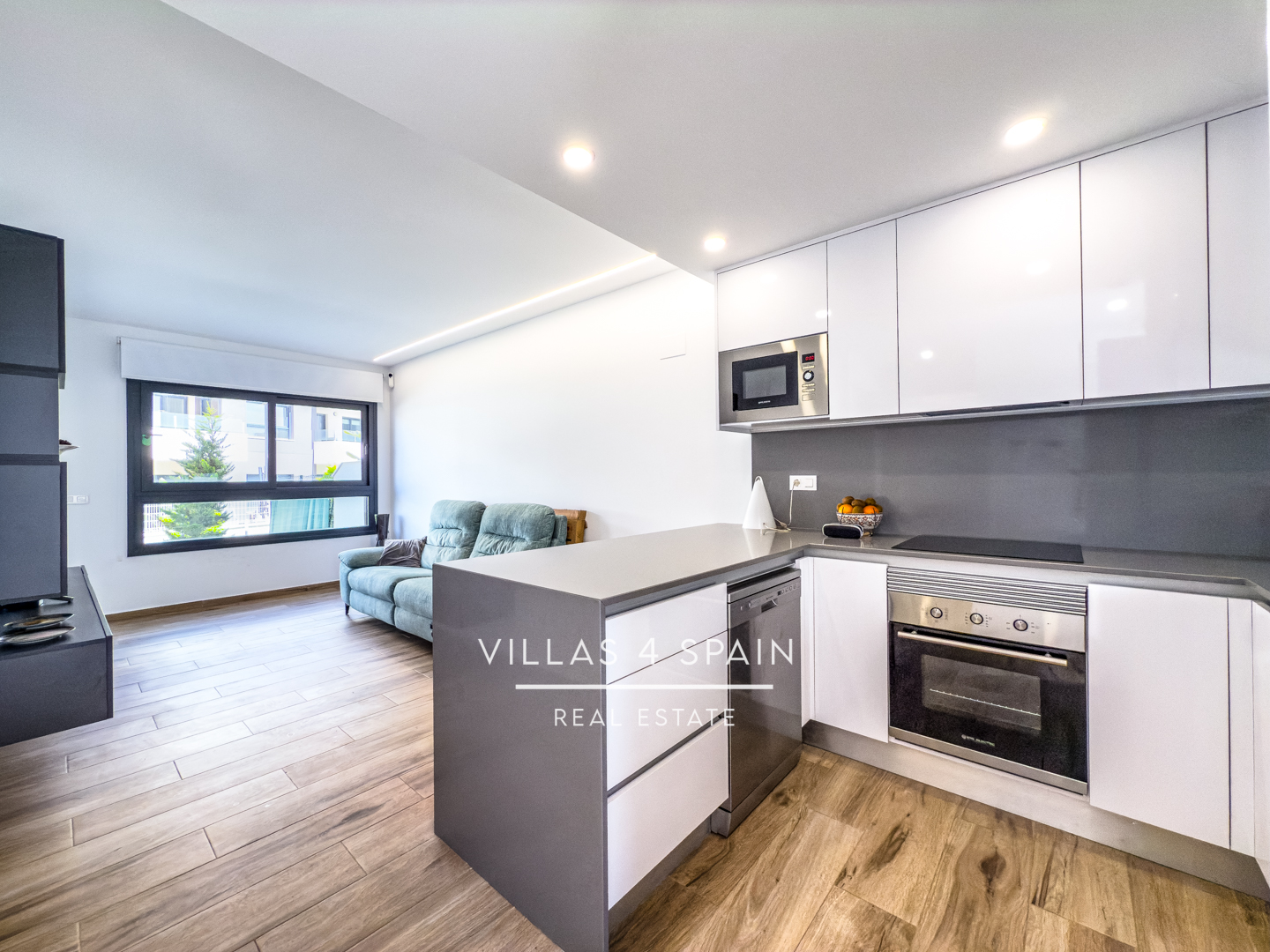 Resale - 2 Bed 2 Bath Groundfloor Apartment with front garden in Villamartin - C. Gigantes y Cabezudos - Alicante Resale - 2 Bed 2 Bath Groundfloor Apartment with front garden in Villamartin - C. Gigantes y Cabezudos - Alicante