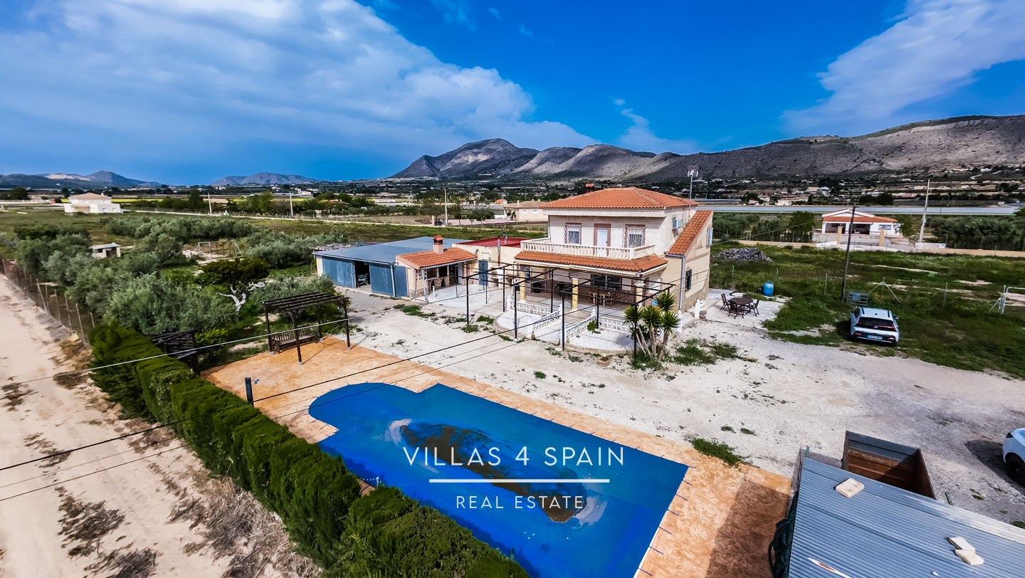 Resale - 3 Bed 3 Bath Villa with Private Pool and Expansive 12,000m² Plot in Hondón de las Nieves - Carr. a Hondón de los Frailes - Alicante Resale - 3 Bed 3 Bath Villa with Private Pool and Expansive 12,000m² Plot in Hondón de las Nieves - Carr. a Hondón de los Frailes - Alicante