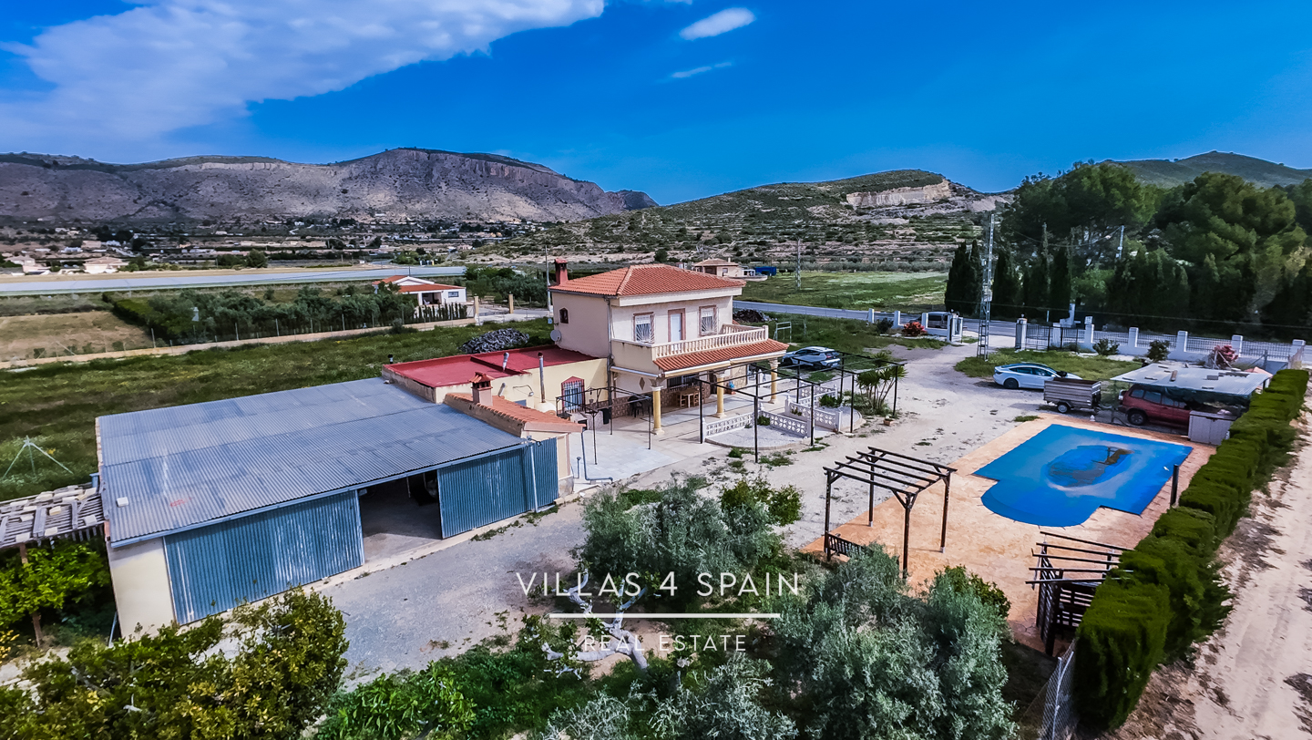 Resale - 3 Bed 3 Bath Villa with Private Pool and Expansive 12,000m² Plot in Hondón de las Nieves - Carr. a Hondón de los Frailes - Alicante Resale - 3 Bed 3 Bath Villa with Private Pool and Expansive 12,000m² Plot in Hondón de las Nieves - Carr. a Hondón de los Frailes - Alicante
