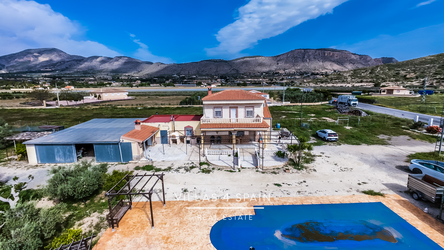 Resale - 3 Bed 3 Bath Villa with Private Pool and Expansive 12,000m² Plot in Hondón de las Nieves - Carr. a Hondón de los Frailes - Alicante Resale - 3 Bed 3 Bath Villa with Private Pool and Expansive 12,000m² Plot in Hondón de las Nieves - Carr. a Hondón de los Frailes - Alicante